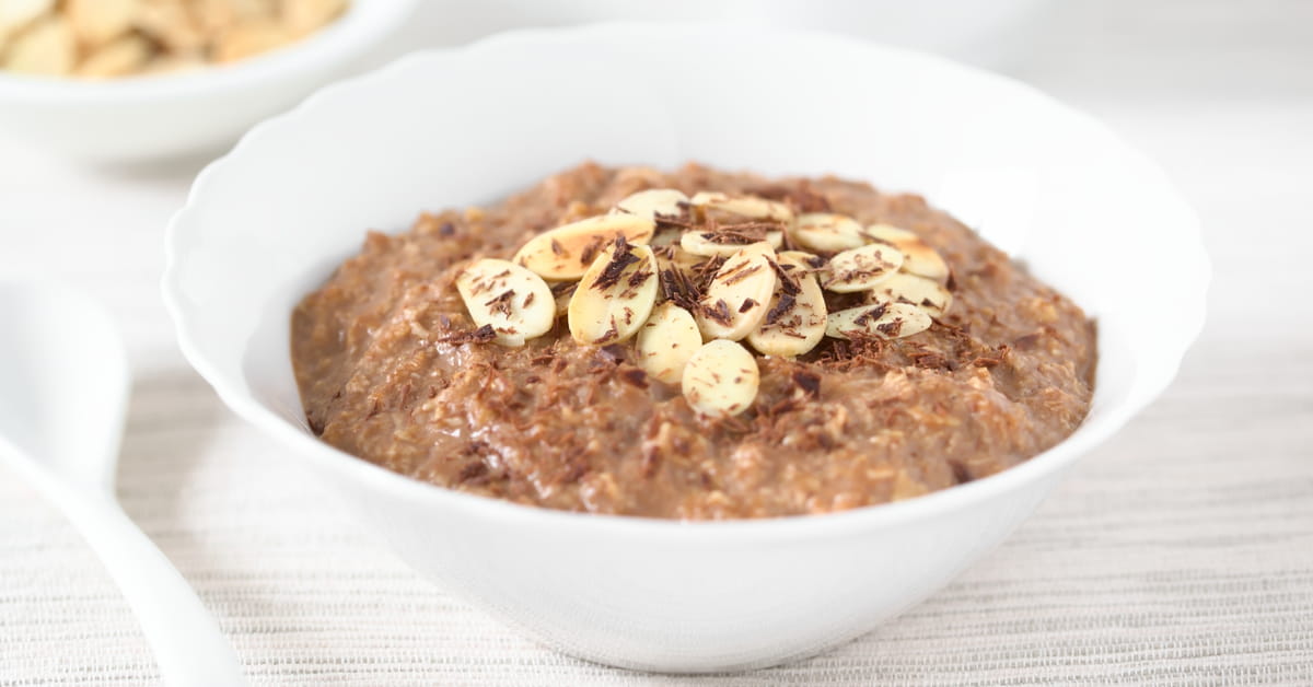 Porridge proteico al cioccolato con proteine vegetali