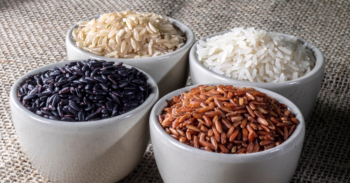 Diverse variet&agrave; di riso: nero, rosso, bianco e integrale