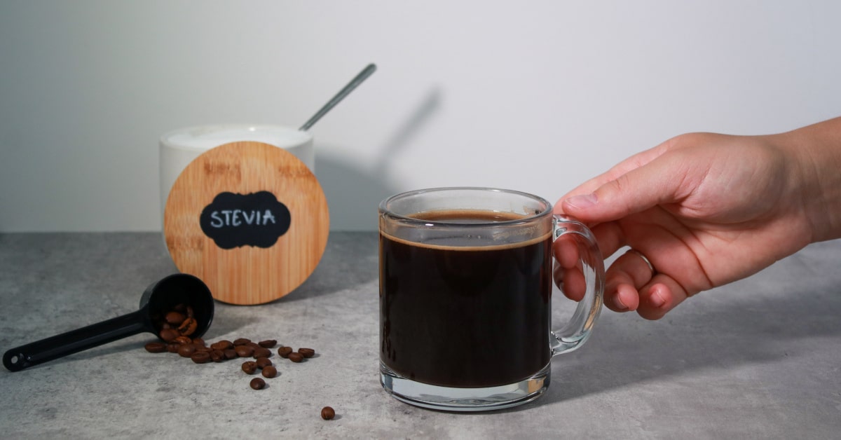 tazza di caff&egrave; dolcificata con stevia